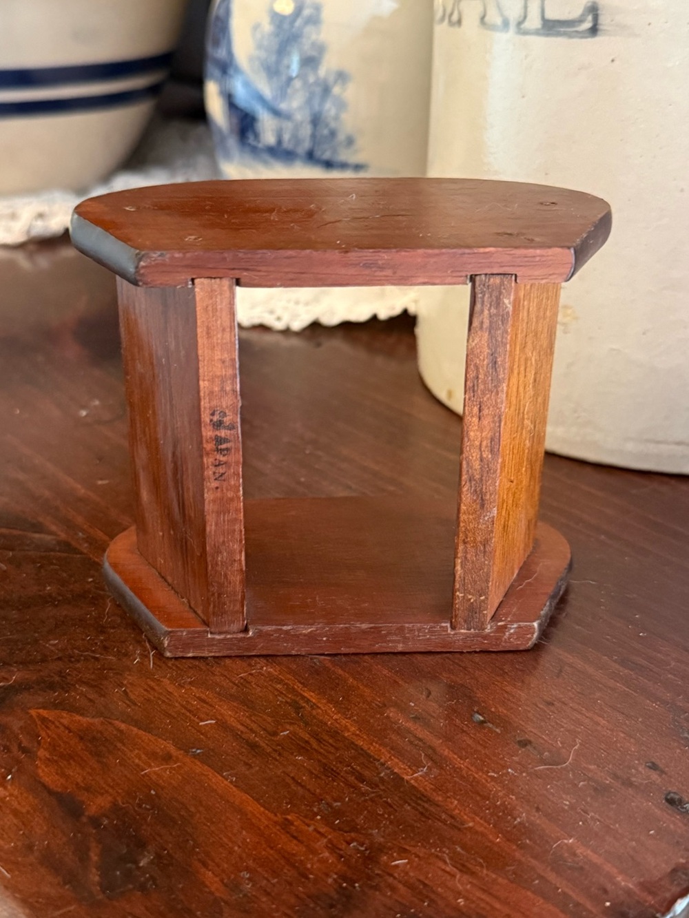 Vintage tiny wood trinket shelf. - Picture 5 of 8